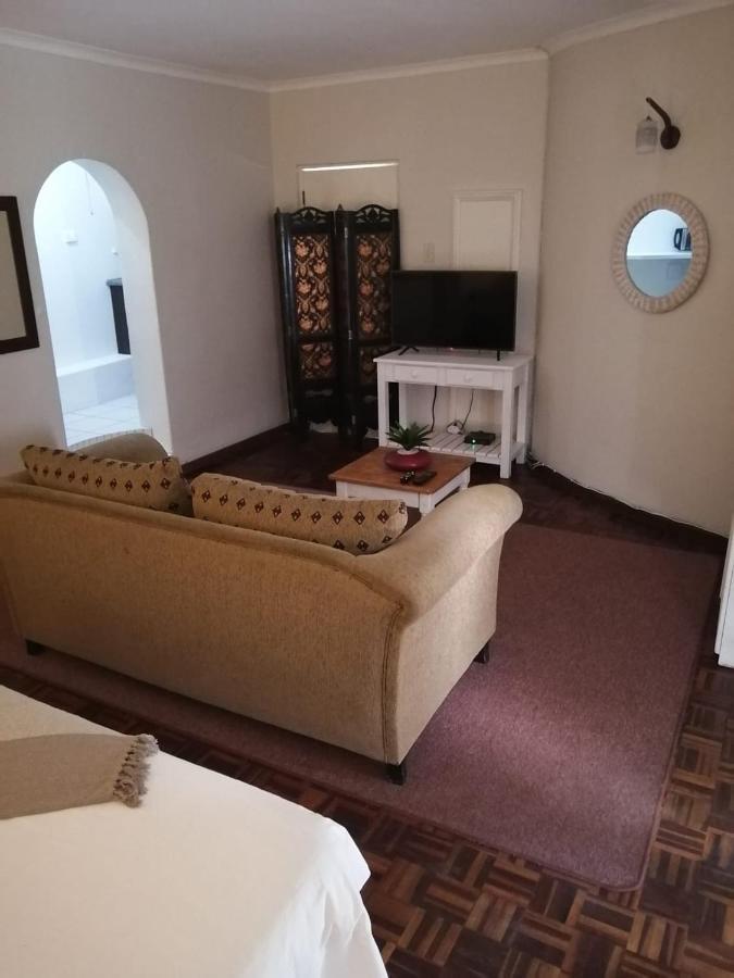 36 Mount Road Guesthouse And Self Catering ポート・エリザベス エクステリア 写真