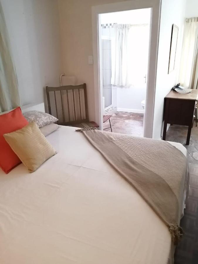 36 Mount Road Guesthouse And Self Catering ポート・エリザベス エクステリア 写真