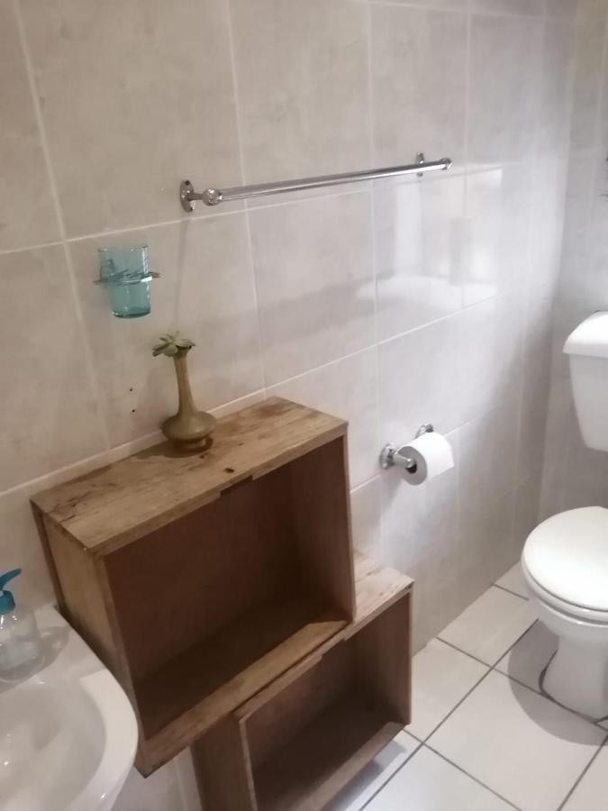 36 Mount Road Guesthouse And Self Catering ポート・エリザベス エクステリア 写真
